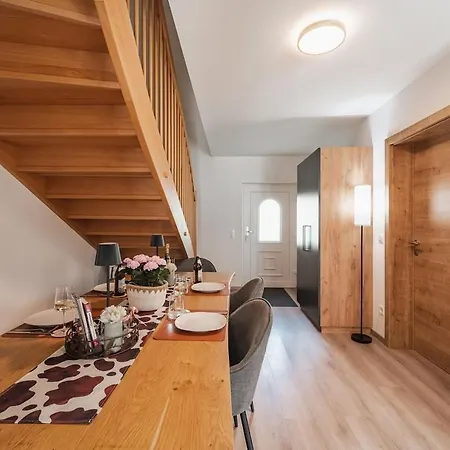 Kuhglockerl Mit Pool, Whirlpool & Sauna Fuer 8 Chalet Inzell
