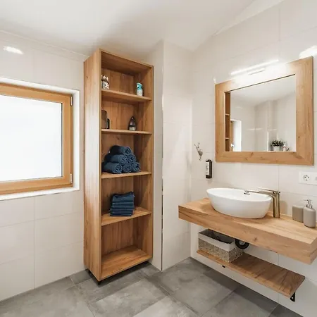 Chalet Kuhglockerl Mit Pool, Whirlpool & Sauna Fuer 8 Inzell