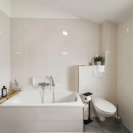Kuhglockerl Mit Pool, Whirlpool & Sauna Fuer 8